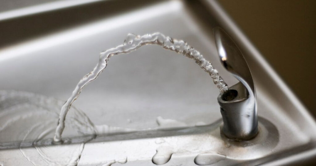 Conserto de Bebedouro na São Paulo | Assistência Perto de Mim vazamento de agua no bebedouro